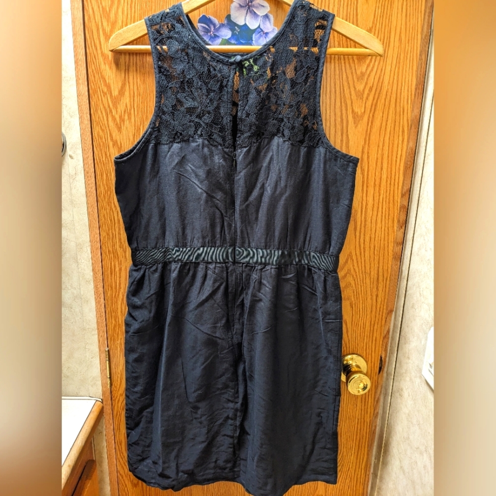 Ann Taylor Cotton Silk Blend Black Dress W/ Lace Neckline Size 6